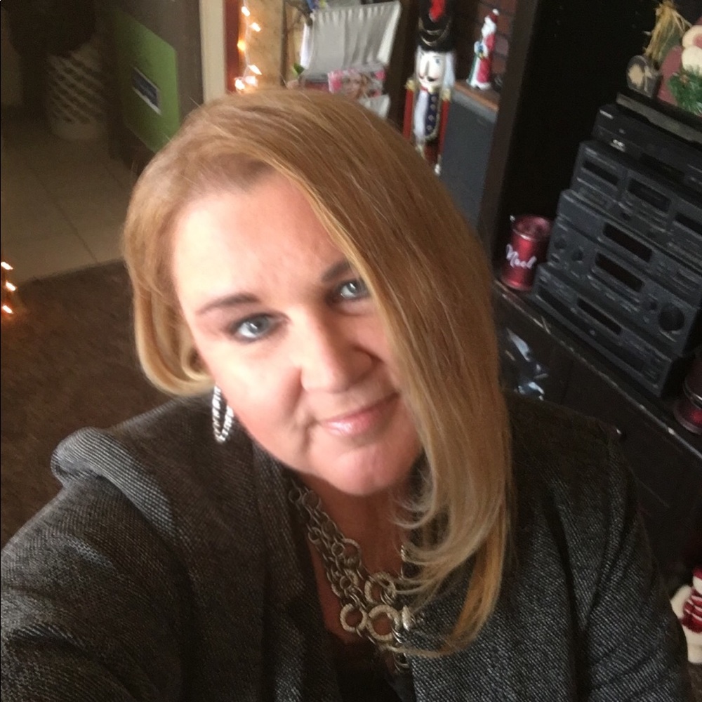 Meet your Posher, Angie